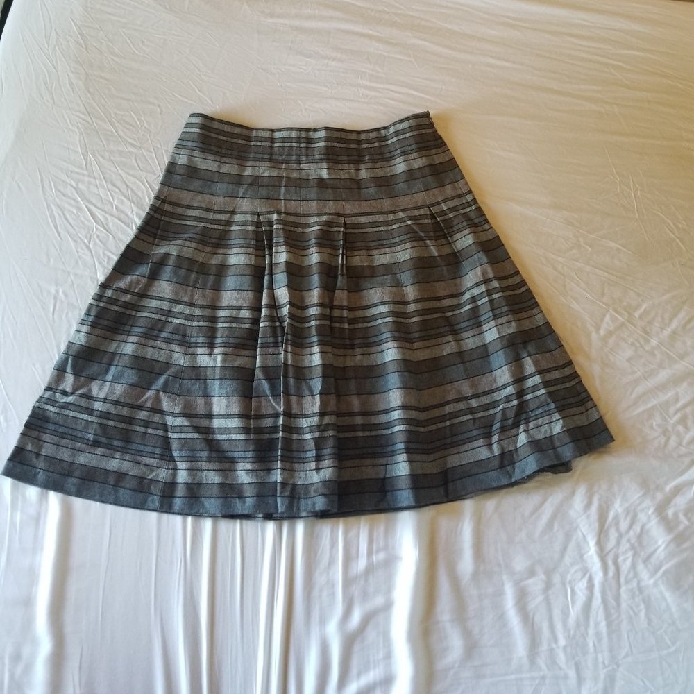 Club Monaco gray horizontal striped pleated skirt